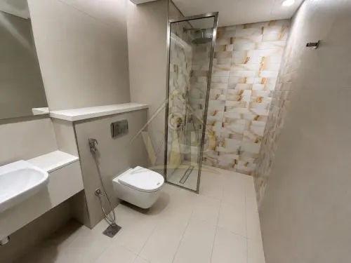 شقة دوبلكس 3 غرف نوم وغرفة خادمة - الحطان - شاطئ الراحة | دوبلكس واسع بحالة ممتازة مع شرفة | أسلوب حياة فاخر - 16